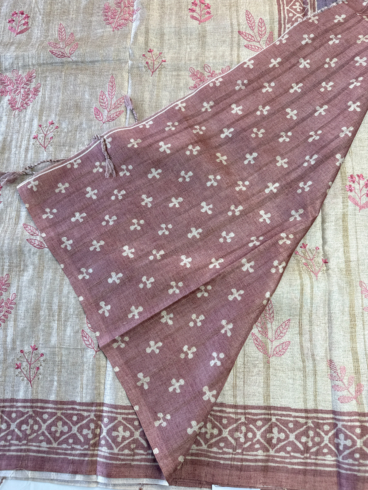 Soft seminTussar Saree/ D523