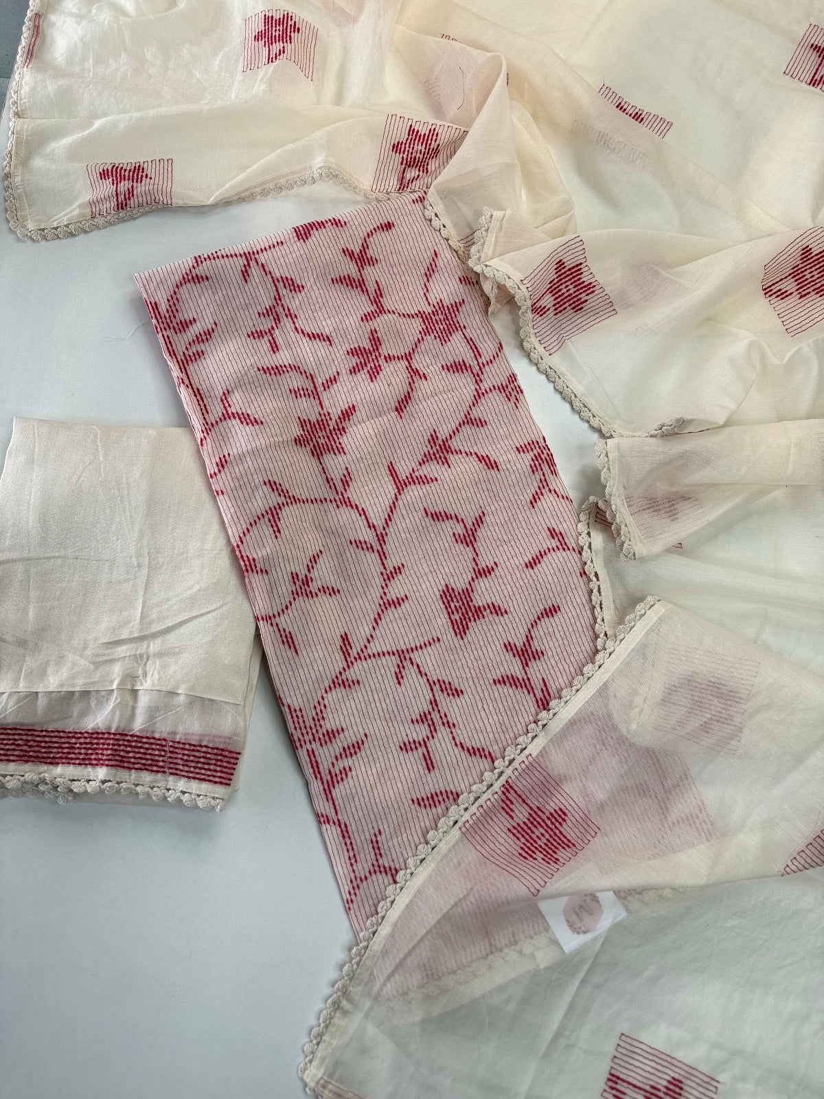 Unstitched salwar set in cotton blend / U5573