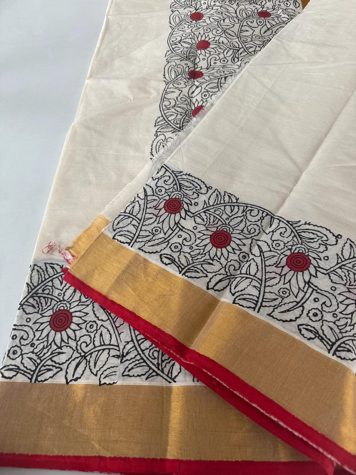 Onam / black Lilly