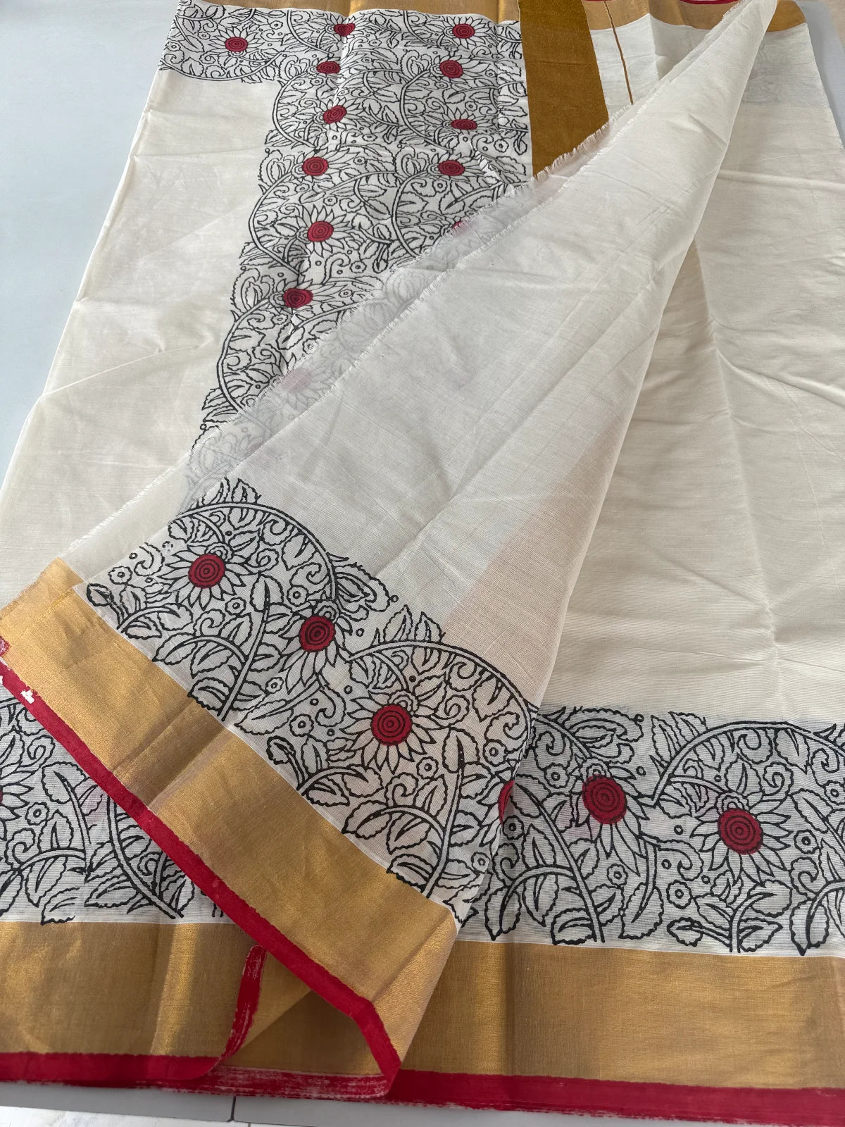 Onam / black Lilly