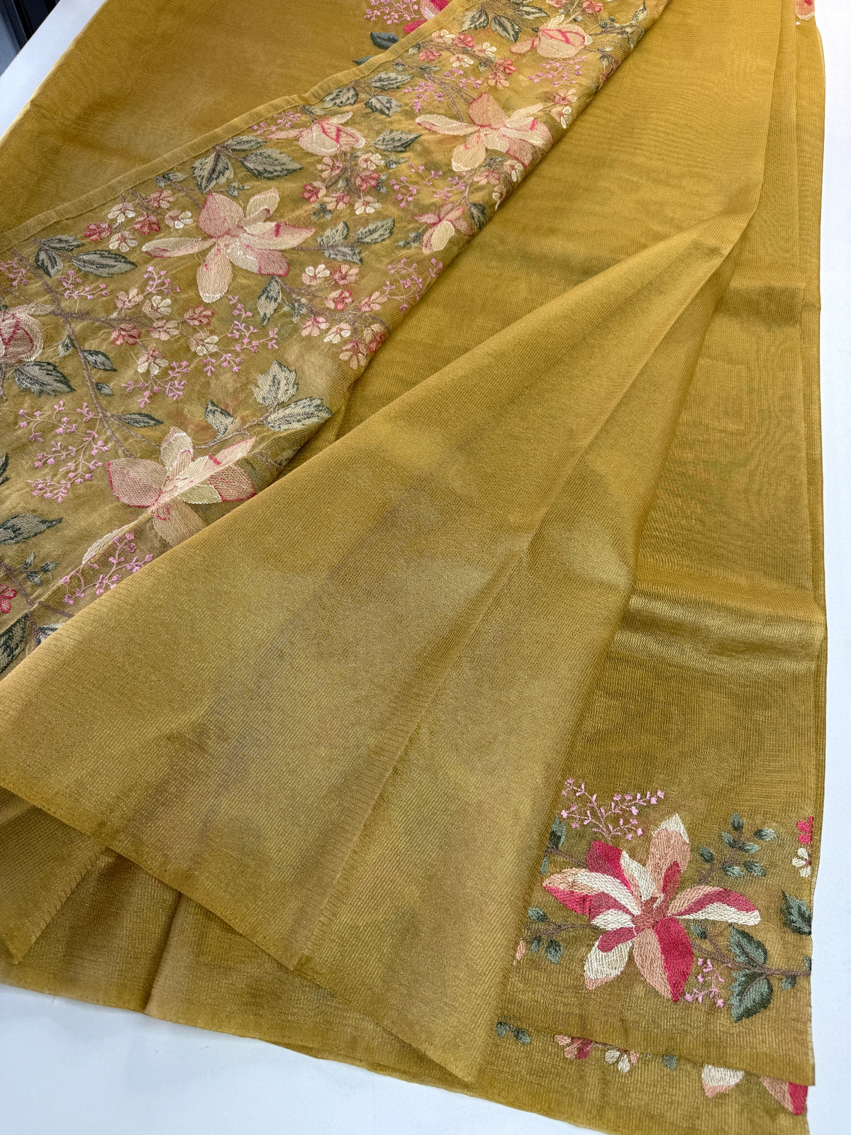 Crushed soft tissue Saree/ SR1397