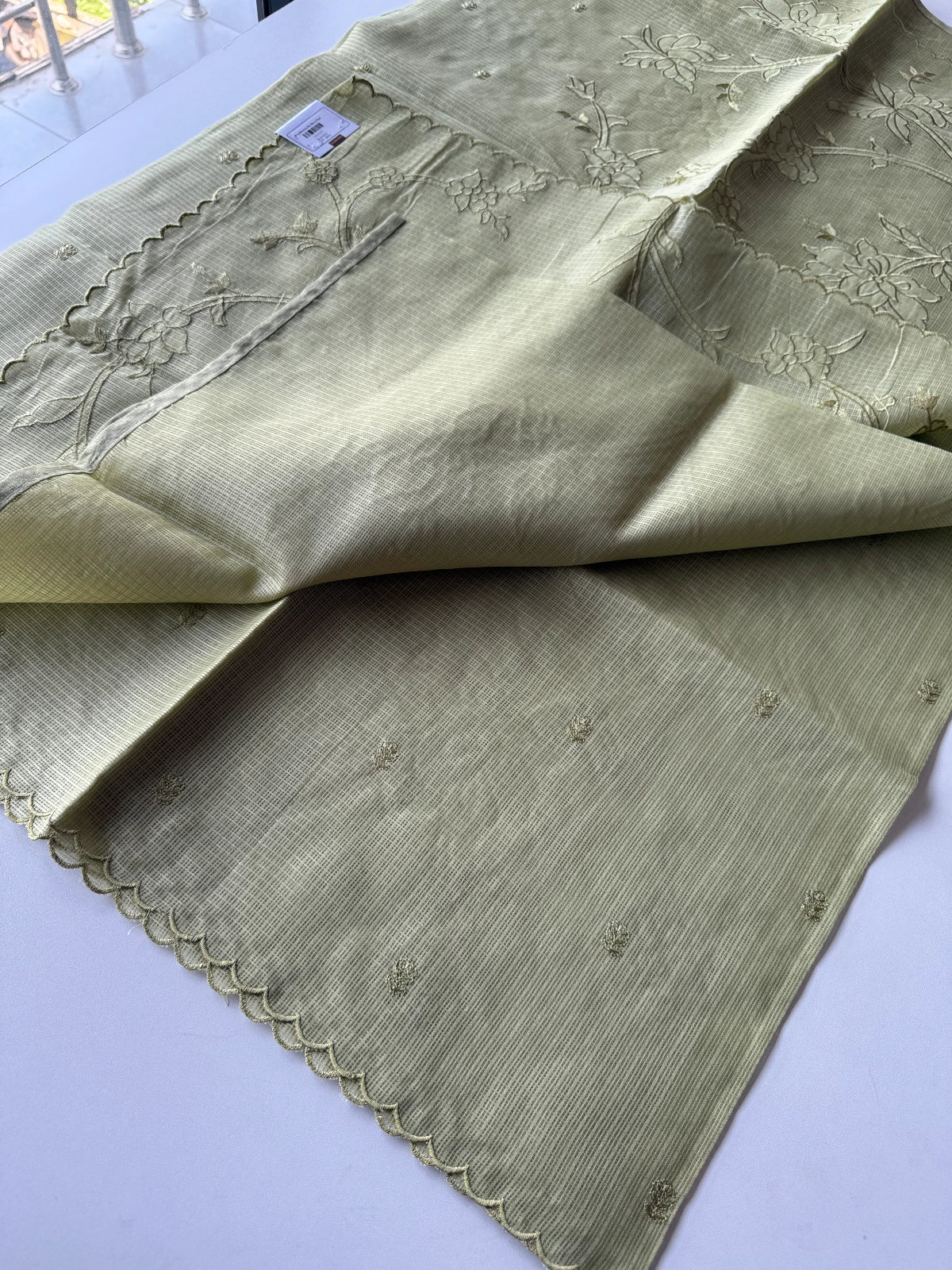 Silky Kotta / D5037
