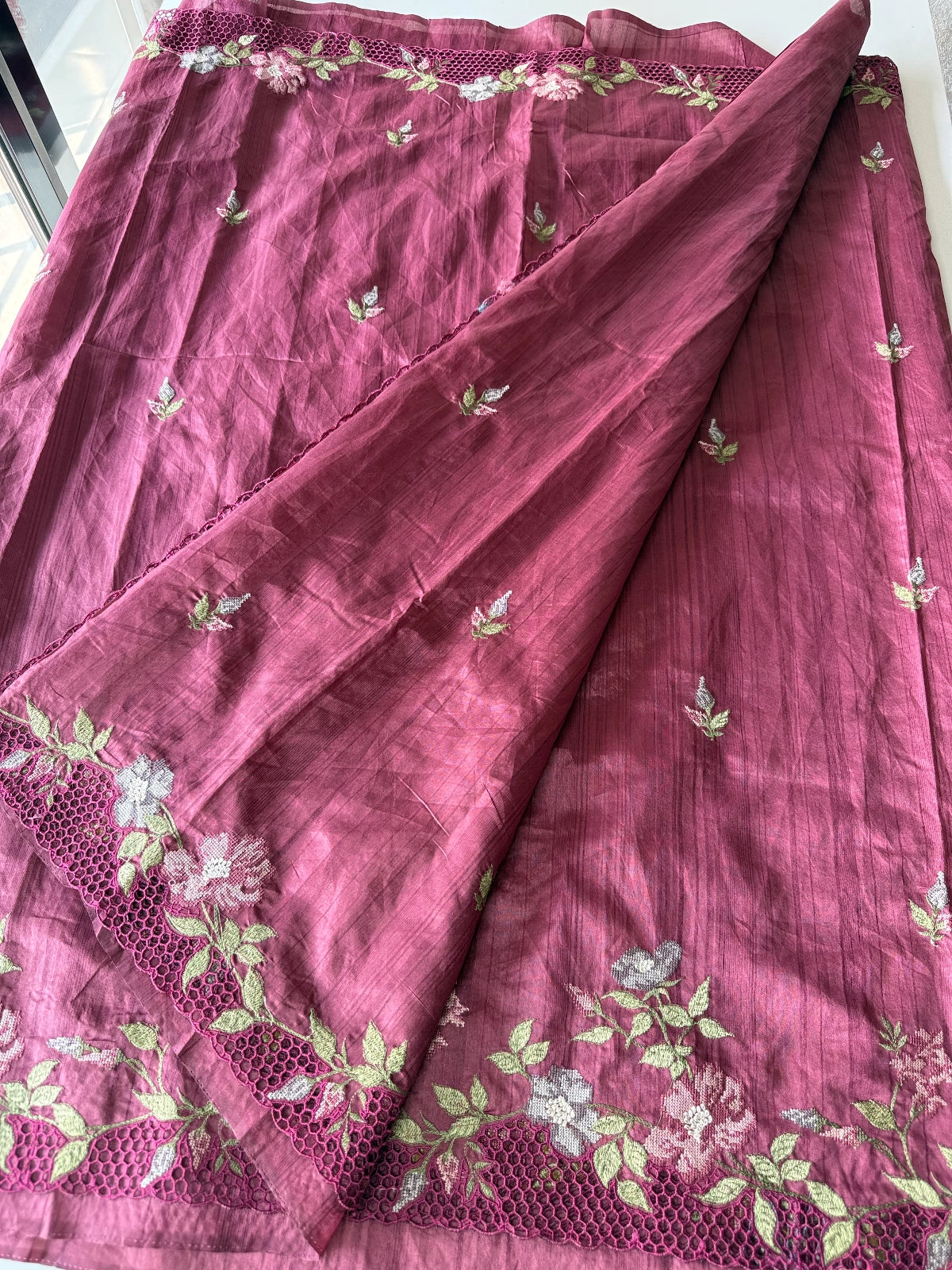 Semi Silk Saree / BL635
