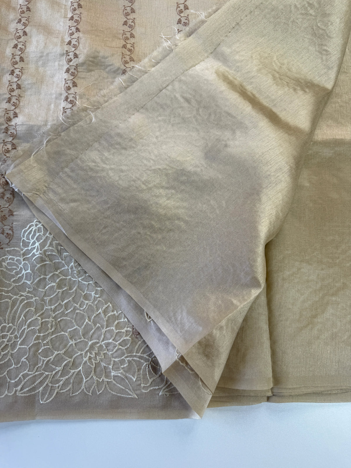 Semi silk finished saree/8065