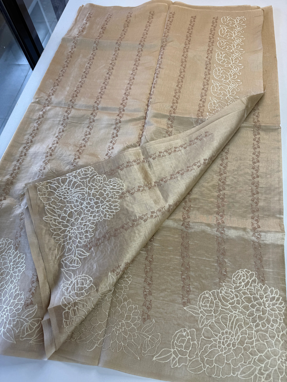 Semi silk finished saree/8065