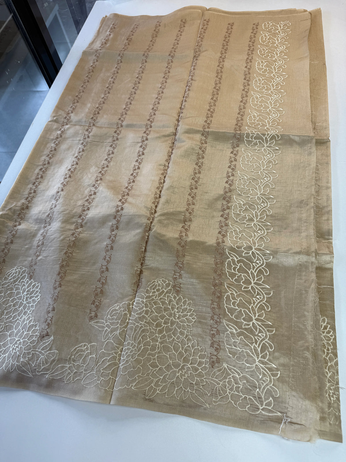 Semi silk finished saree/8065