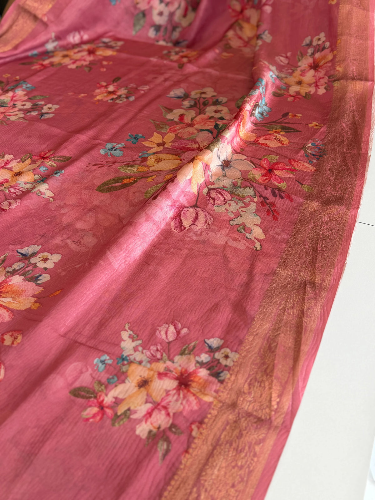Flowy tissue saree / 229