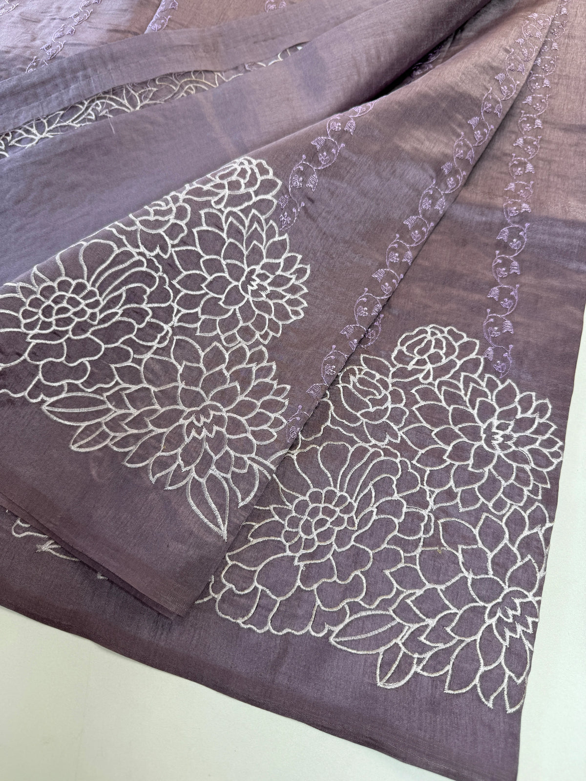 Semi silk finished saree/8065