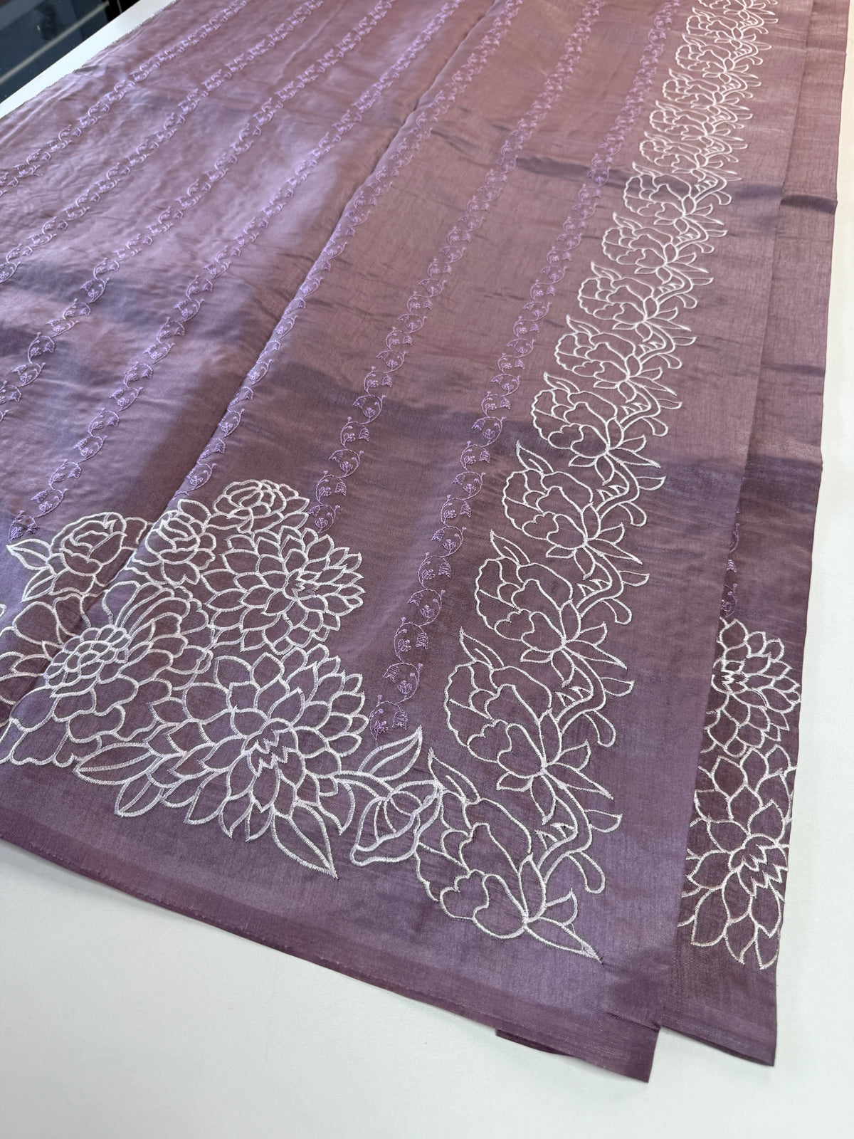Semi silk finished saree/8065