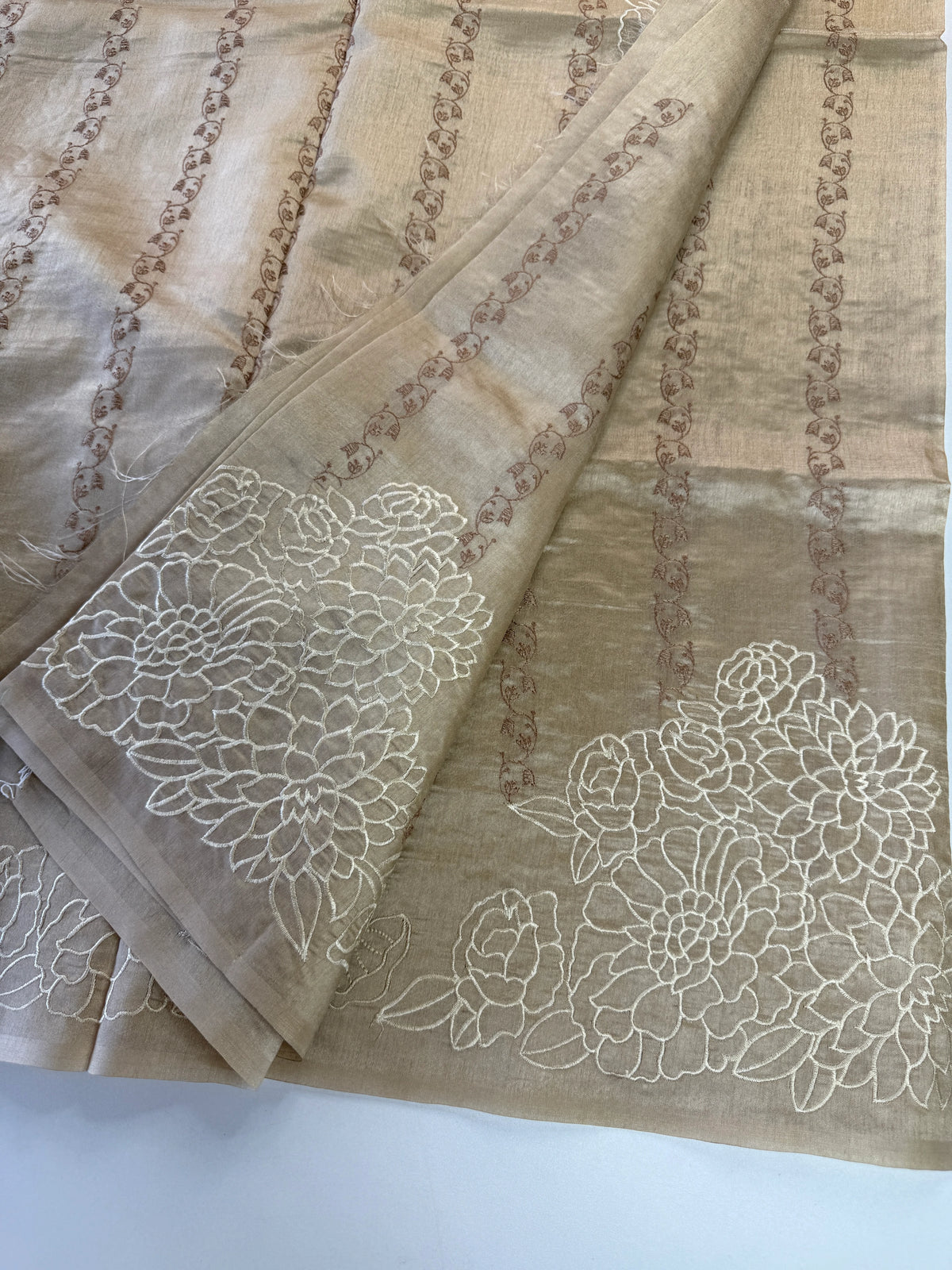 Semi silk finished saree/8065