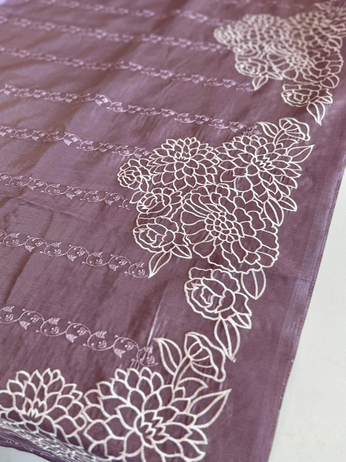 Semi silk finished saree/8065