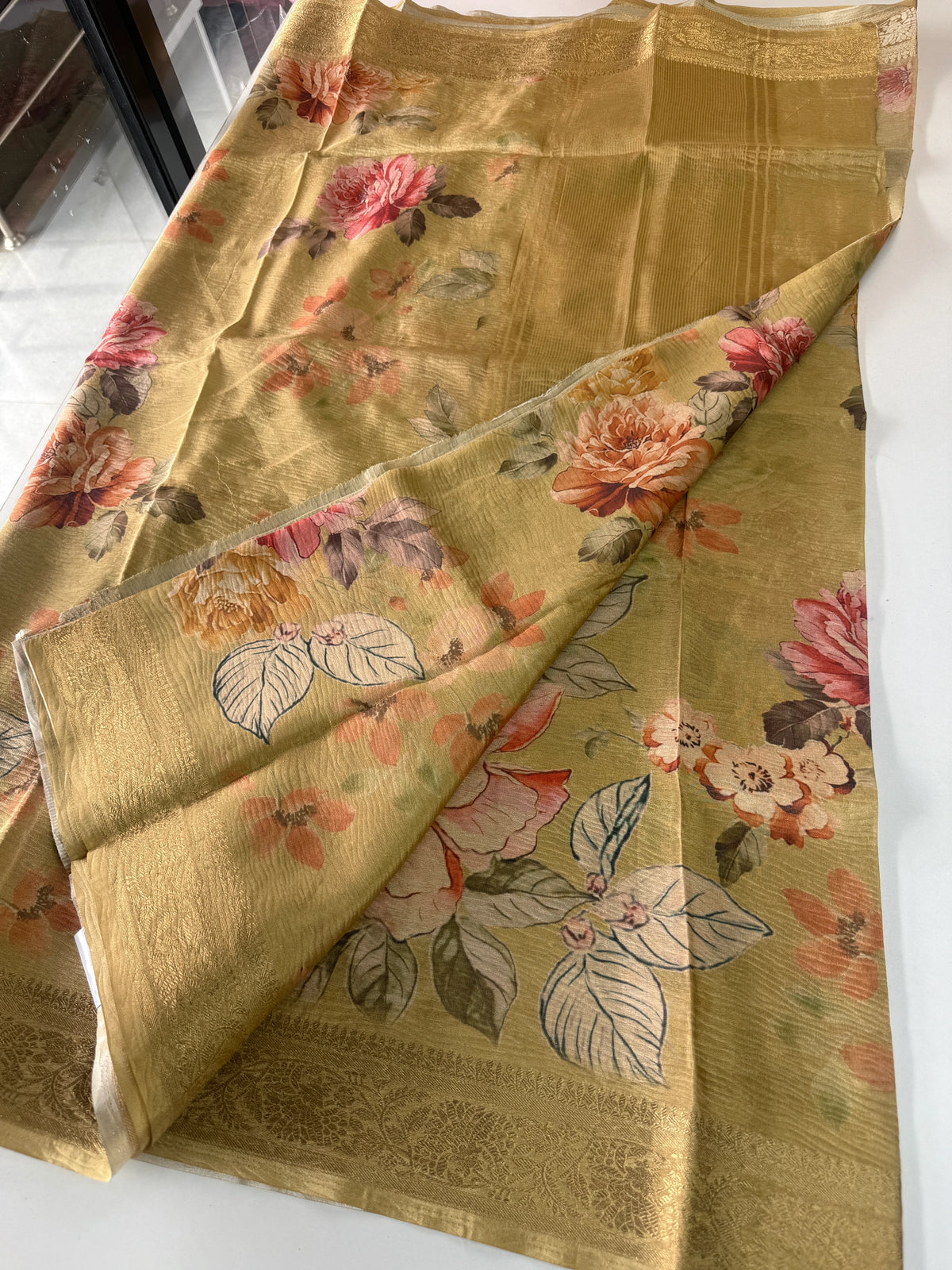 Flowy tissue saree / 229